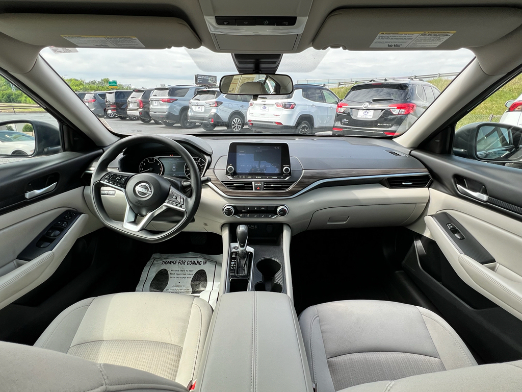 2025 Nissan Altima SV - Photo 17