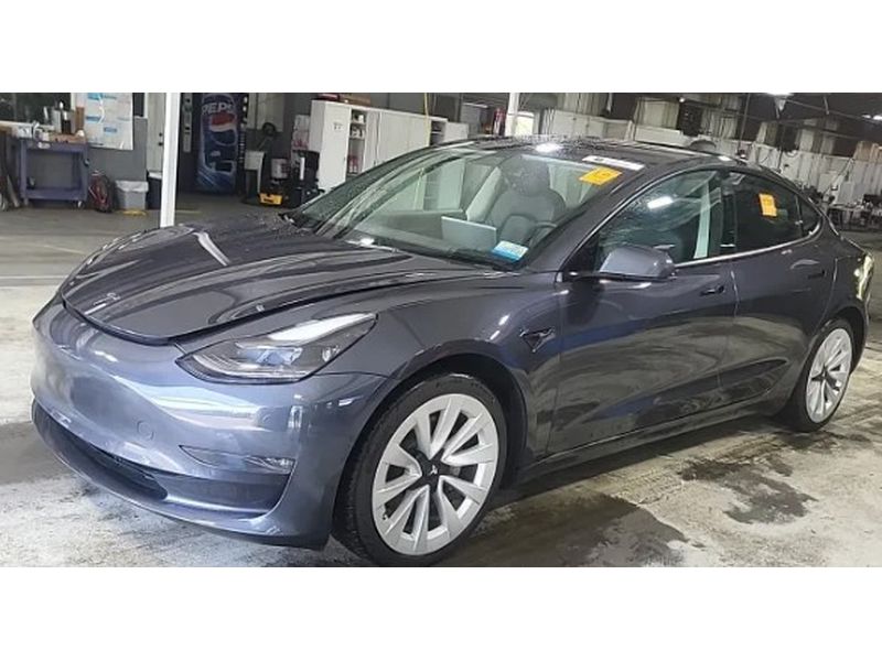 2022 Tesla Model 3 Long Range Dual Motor All-Wheel Drive's photo