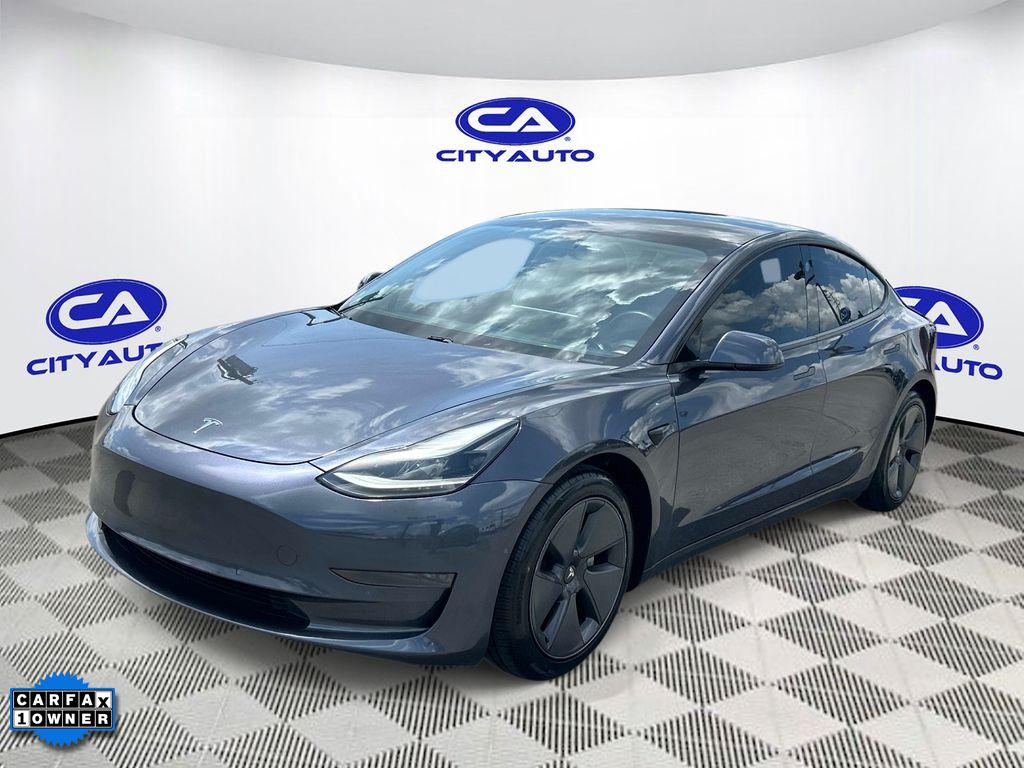 2021 Tesla Model 3 Standard Range Plus's photo