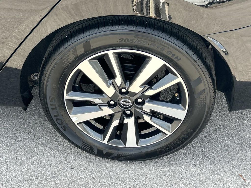 2025 Nissan Versa Sedan SV - Photo 13