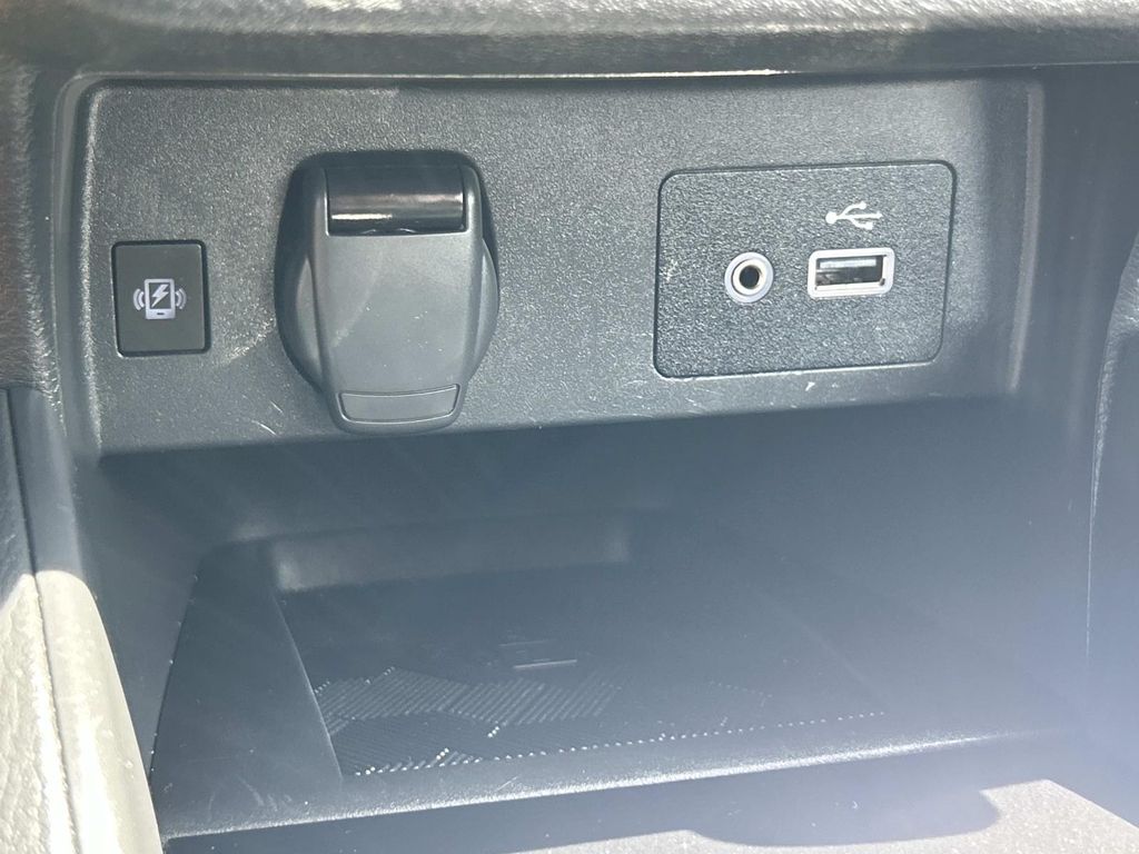 2025 Nissan Versa Sedan SV - Photo 24