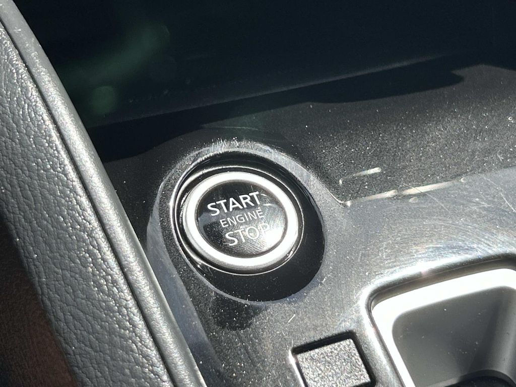 2025 Nissan Versa Sedan SV - Photo 25