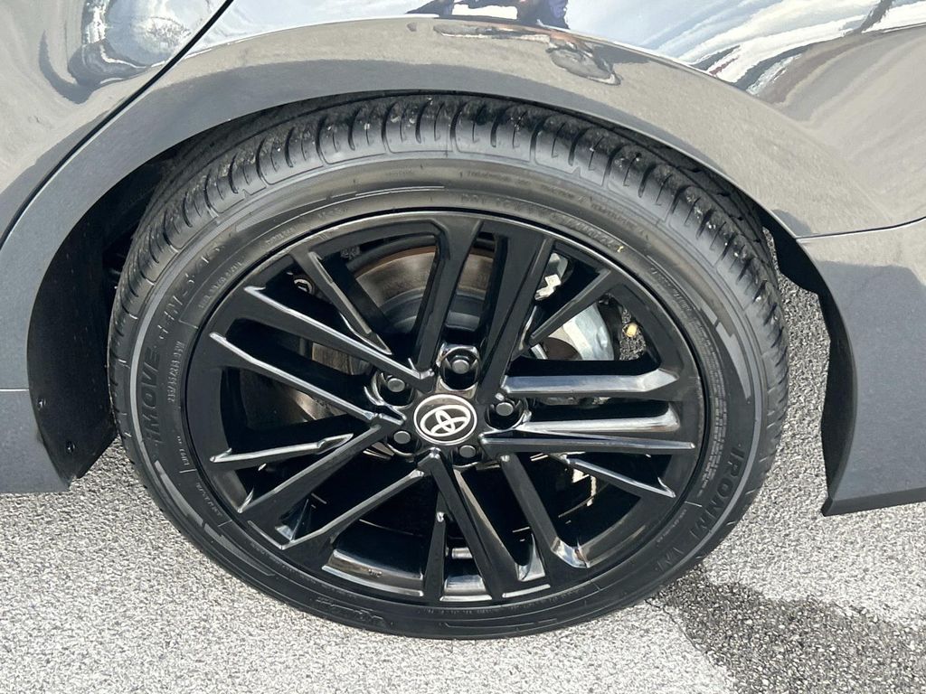 Vehicle photo 13