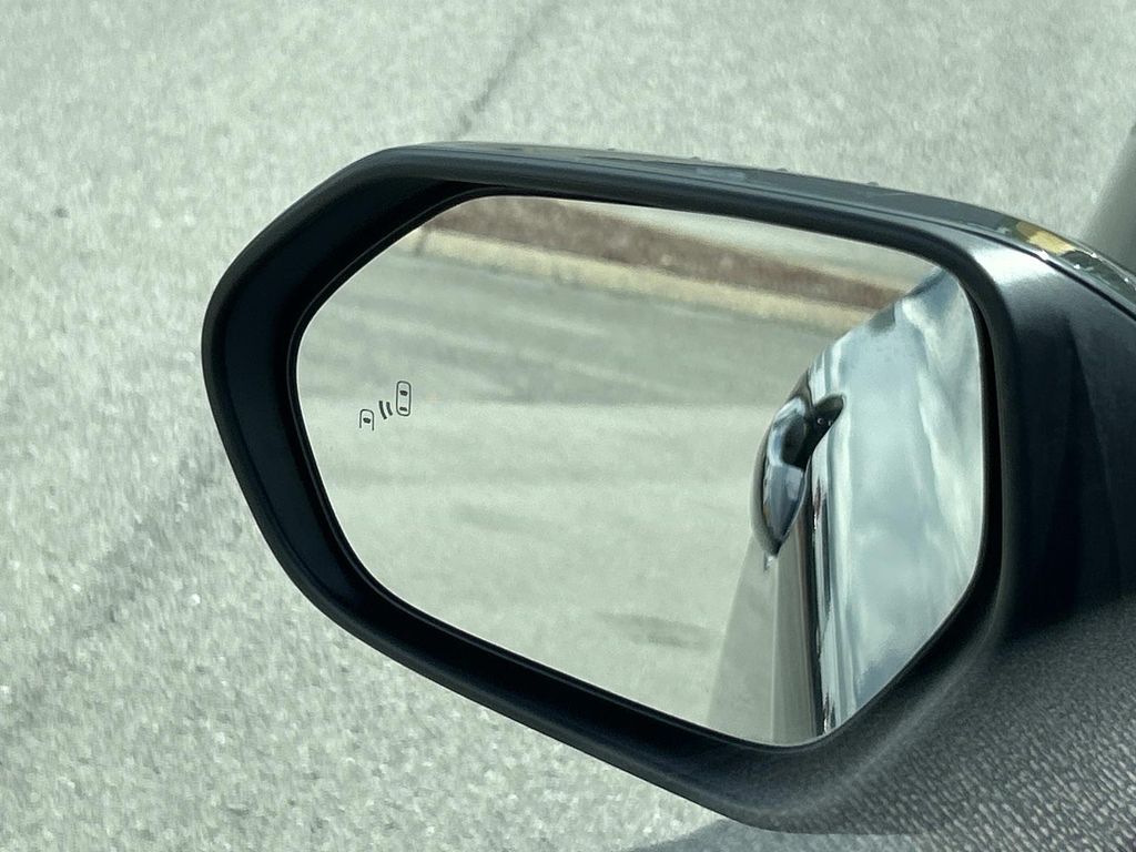 Vehicle photo 15