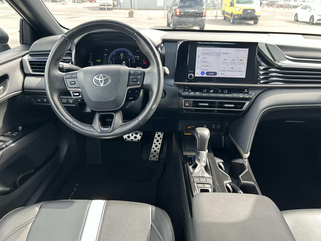 Vehicle photo 16