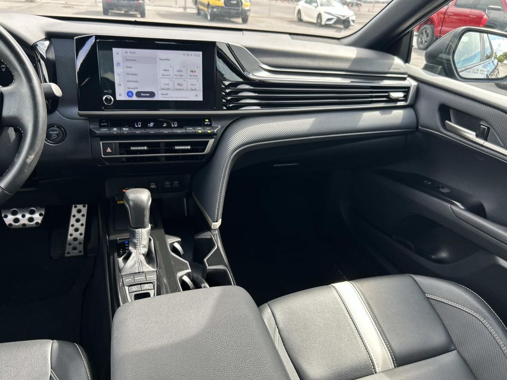 Vehicle photo 18