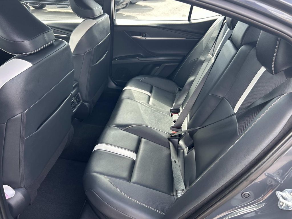 Vehicle photo 21