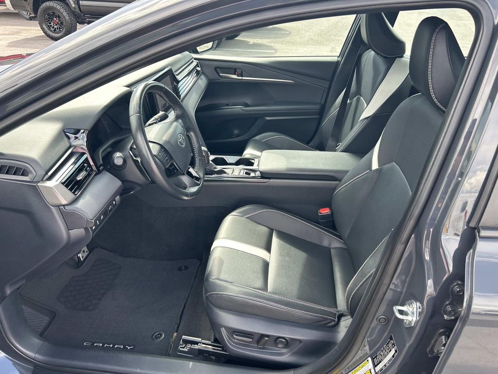 Vehicle photo 24