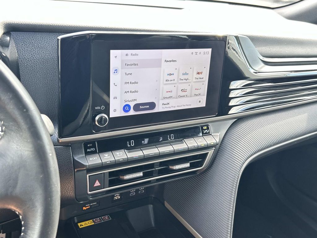 Vehicle photo 26