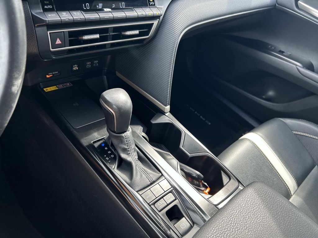 Vehicle photo 28