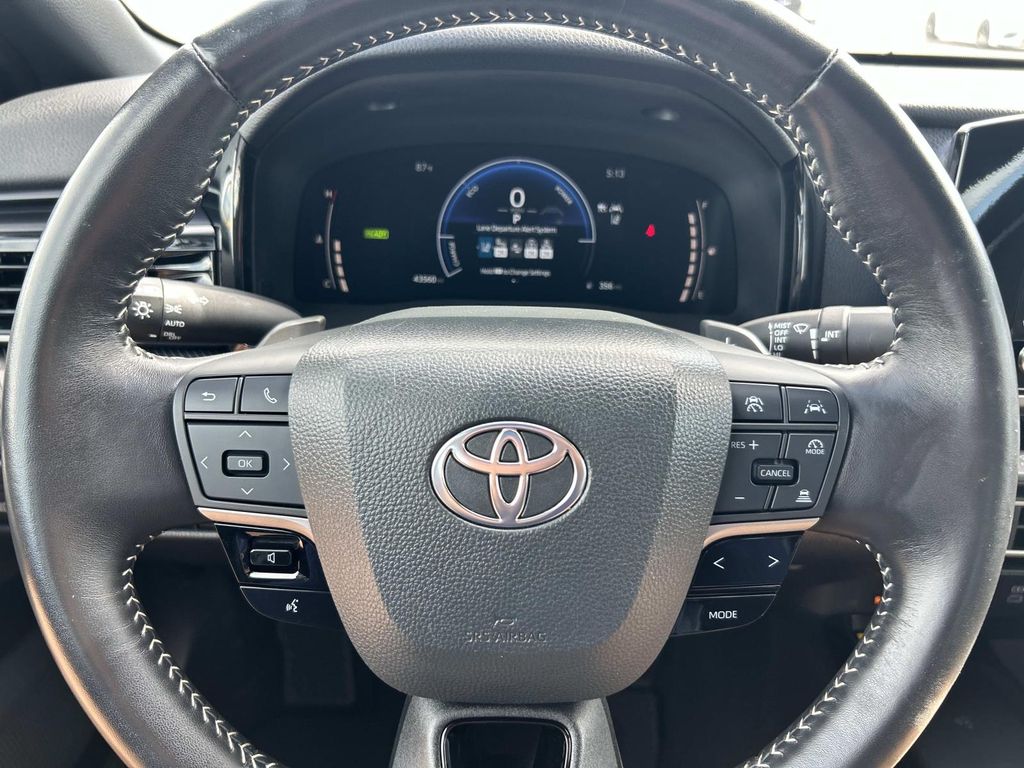 Vehicle photo 30