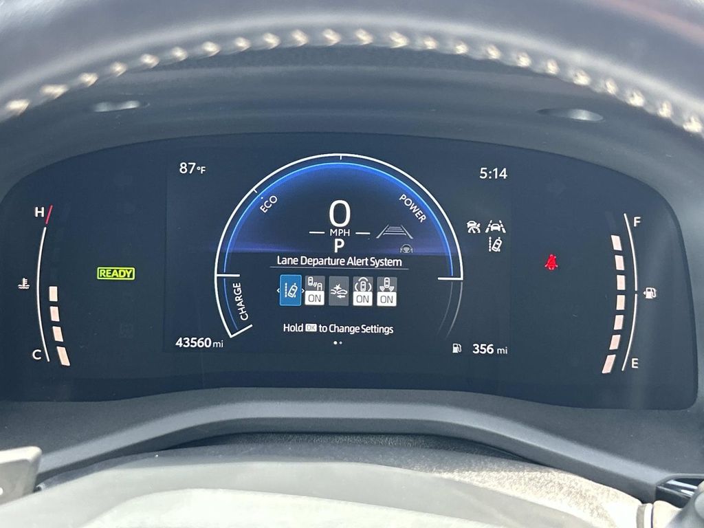 Vehicle photo 32