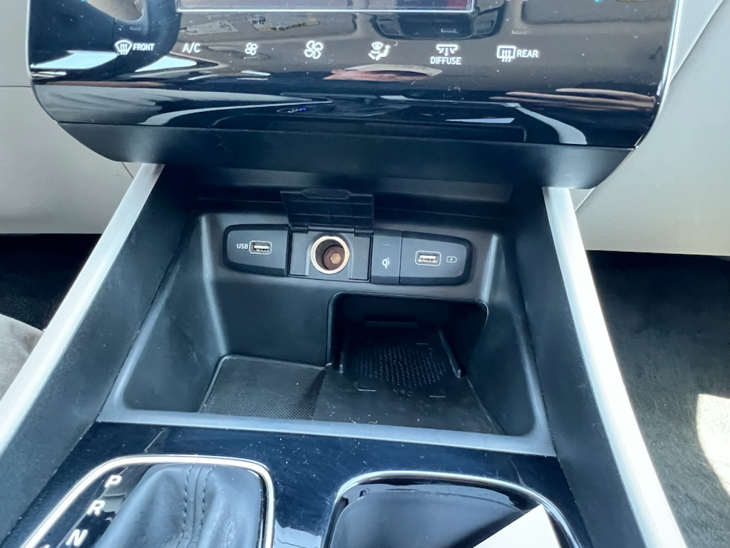 Vehicle photo 27