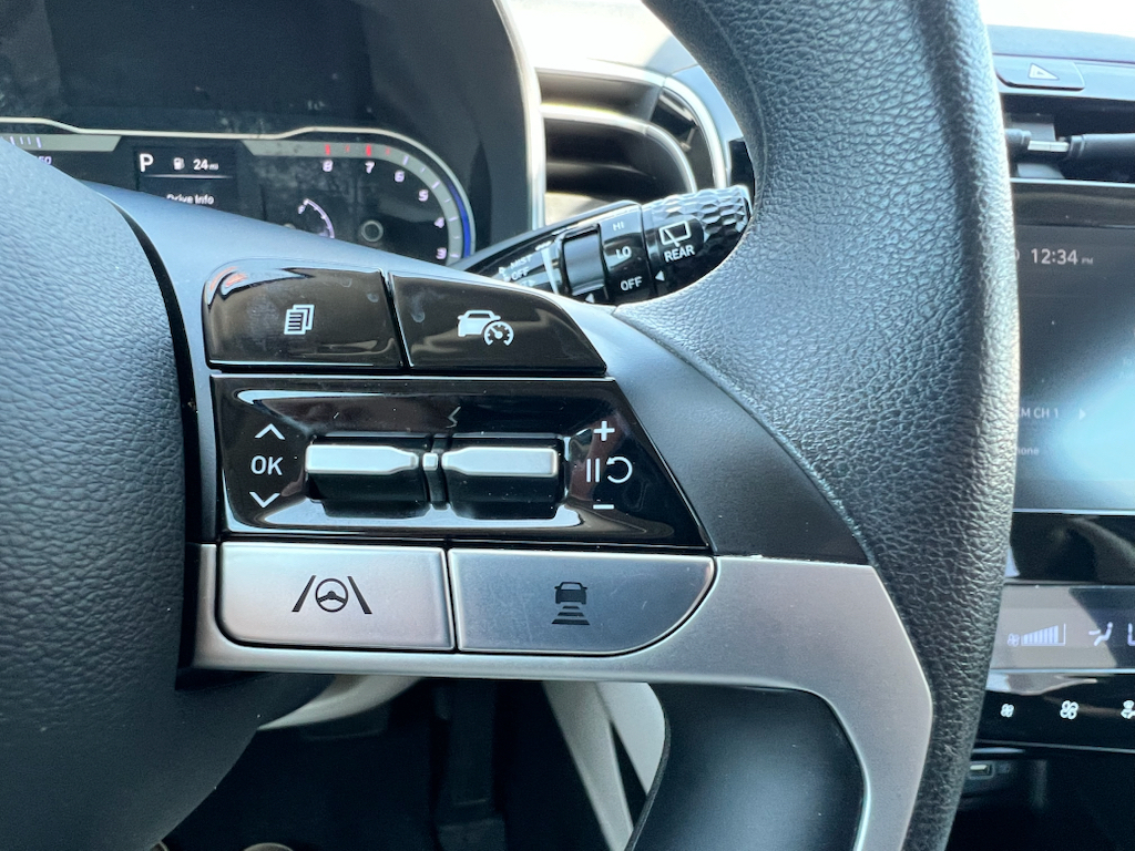 Vehicle photo 32