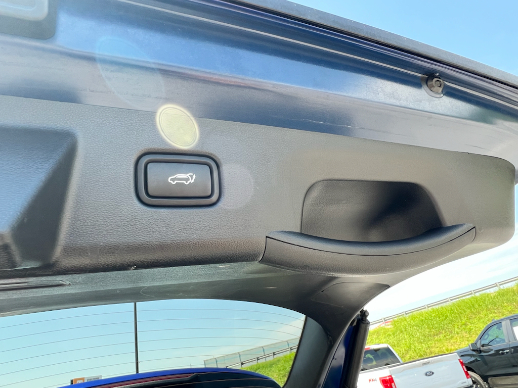 Vehicle photo 19