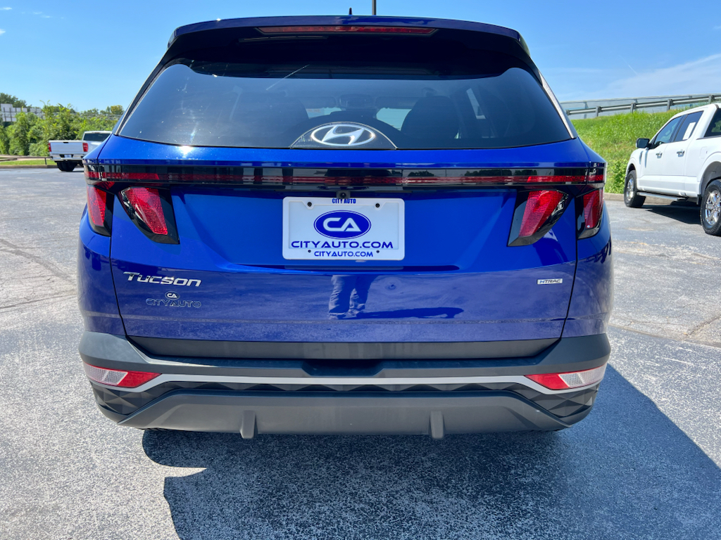 Vehicle photo 7