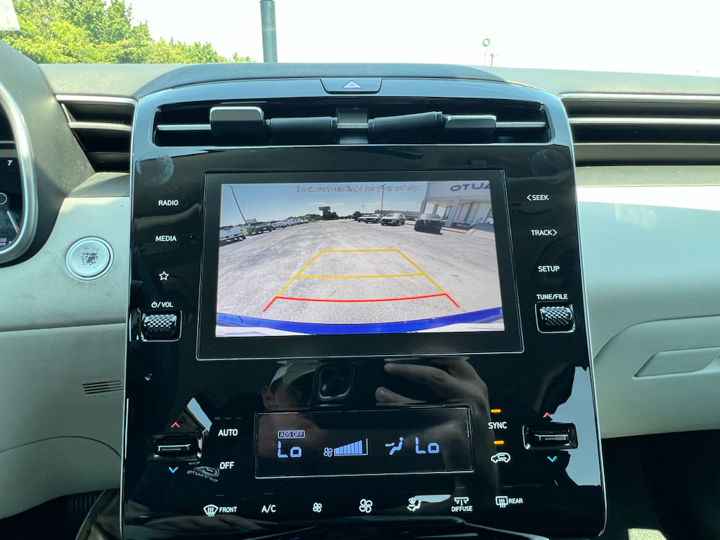 Vehicle photo 28
