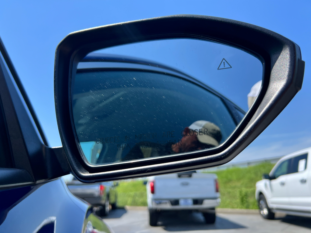Vehicle photo 10