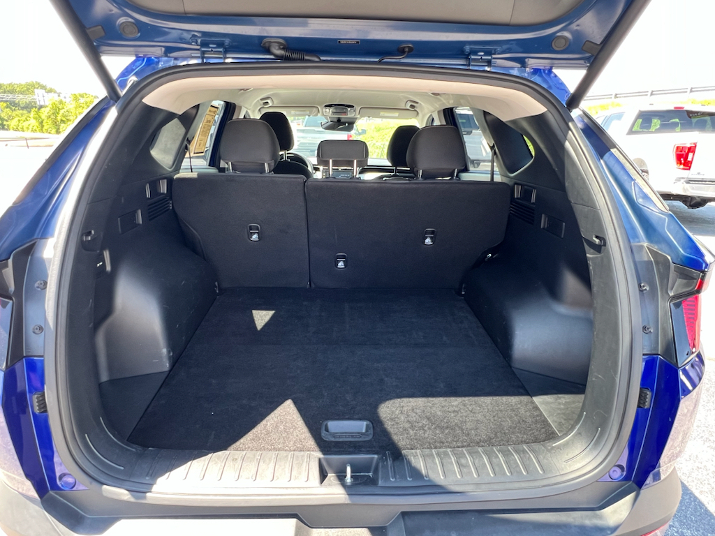 Vehicle photo 18