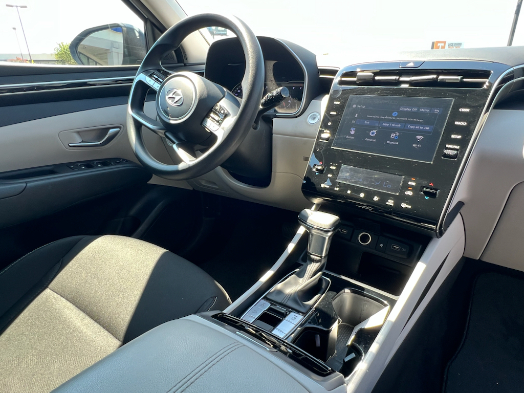 Vehicle photo 14