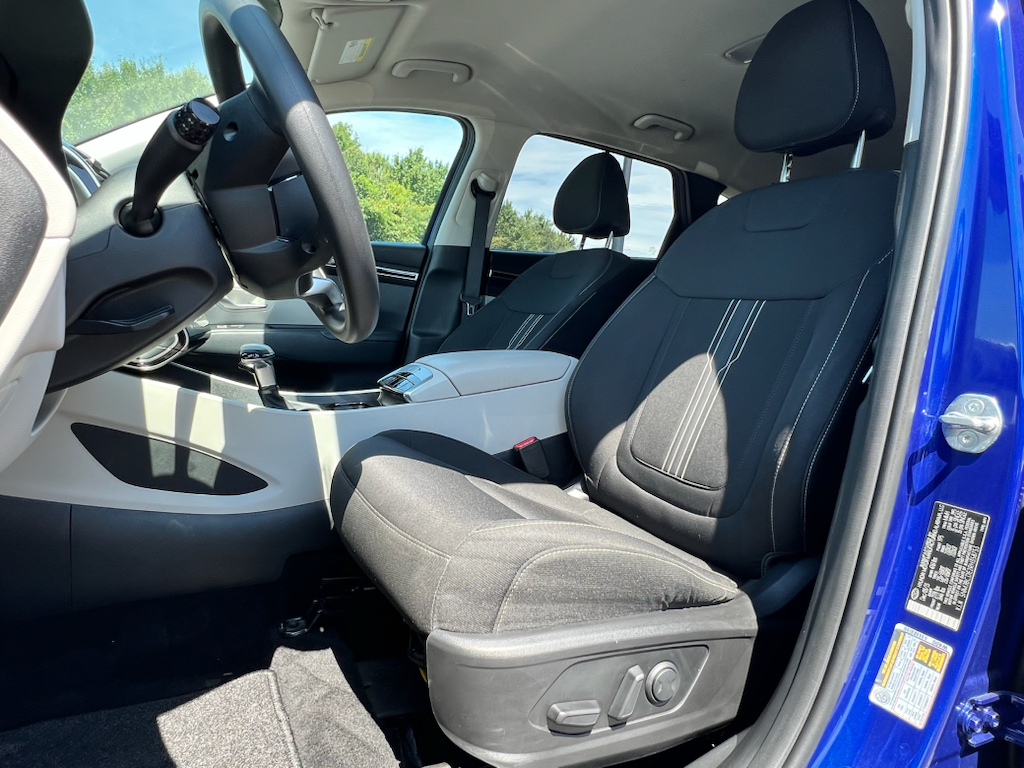 Vehicle photo 24
