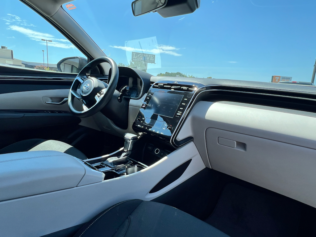 Vehicle photo 12