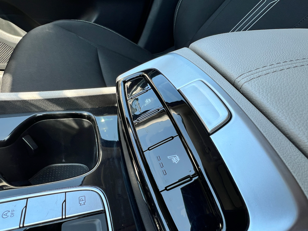 Vehicle photo 26