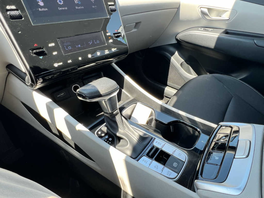 Vehicle photo 25