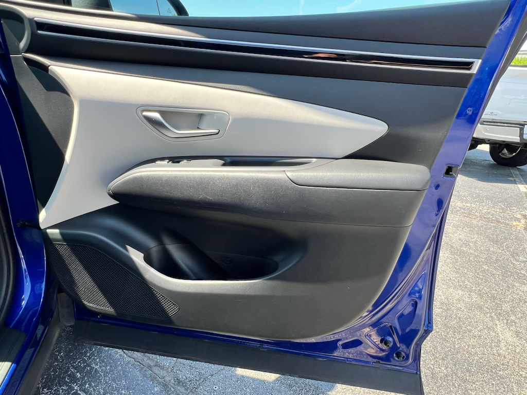 Vehicle photo 15