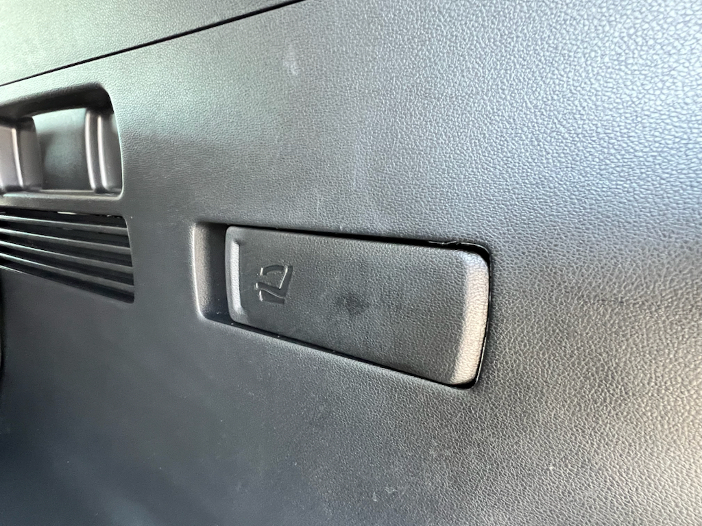 Vehicle photo 21