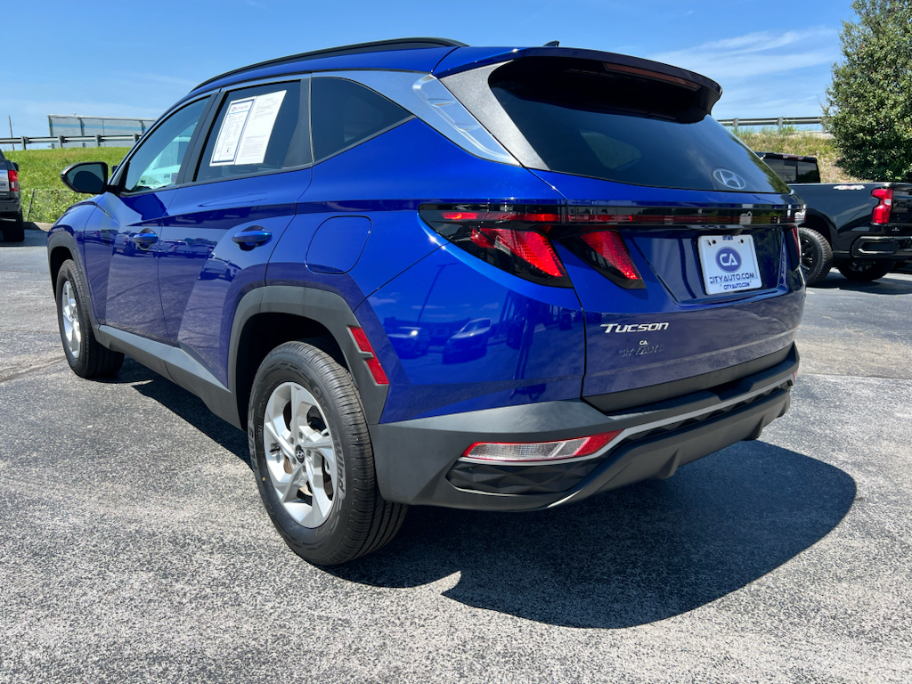 Vehicle photo 6