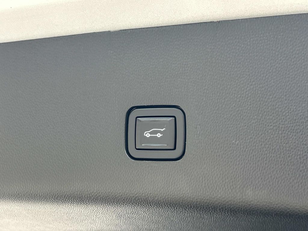 Used 2021 Chevrolet Traverse SUV