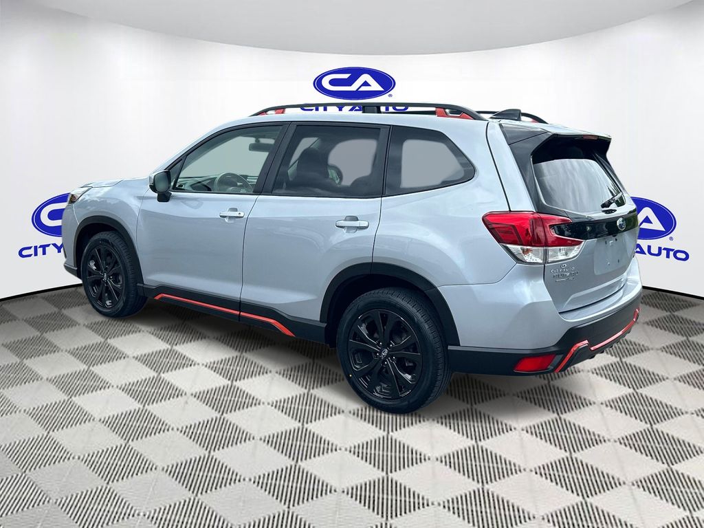 Vehicle photo 5