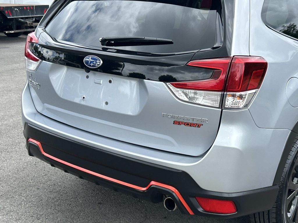 Vehicle photo 12