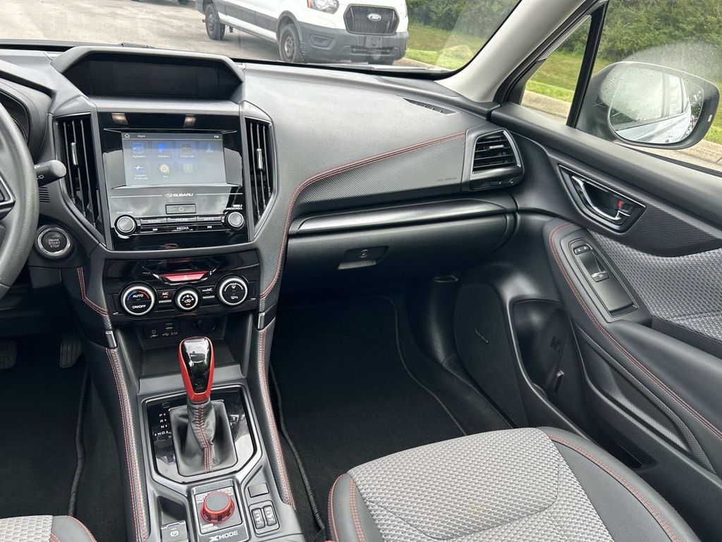 Vehicle photo 19