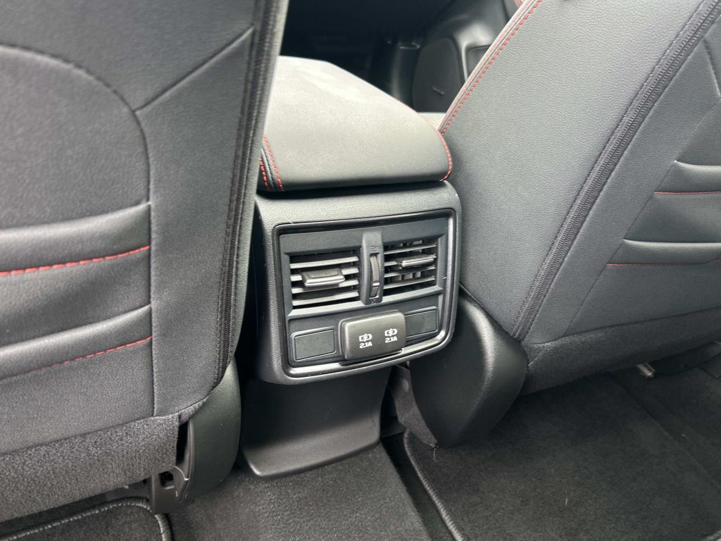 Vehicle photo 21