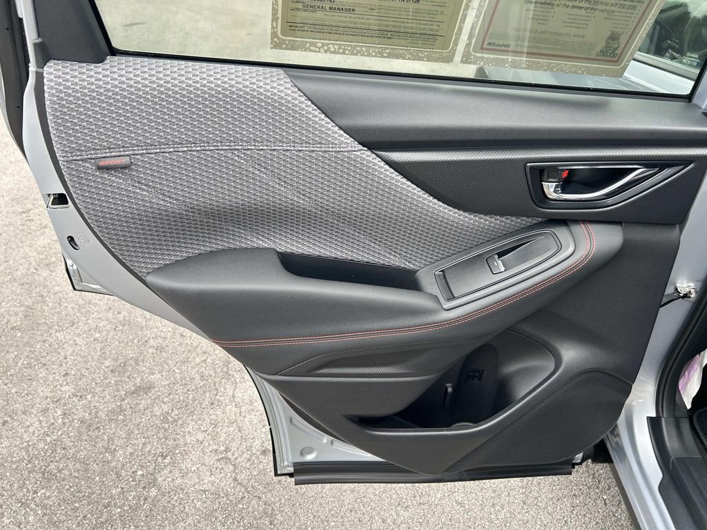 Vehicle photo 24
