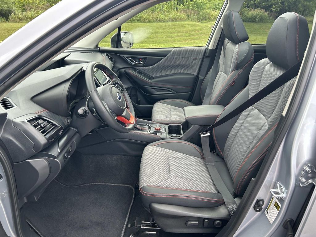 Vehicle photo 25