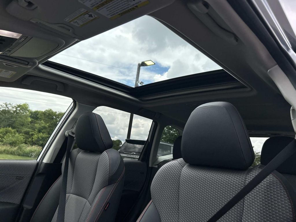 Vehicle photo 26