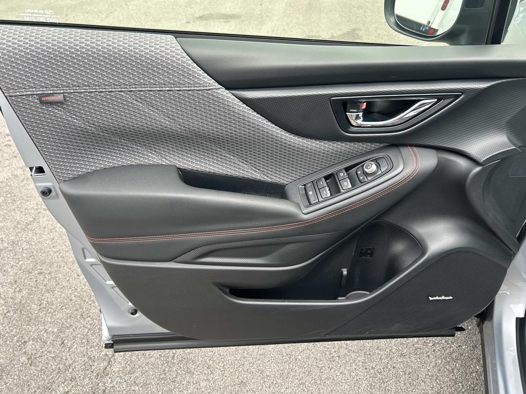 Vehicle photo 27