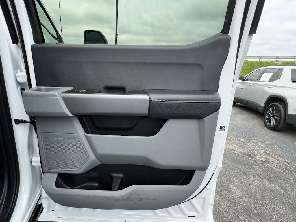 Vehicle photo 34