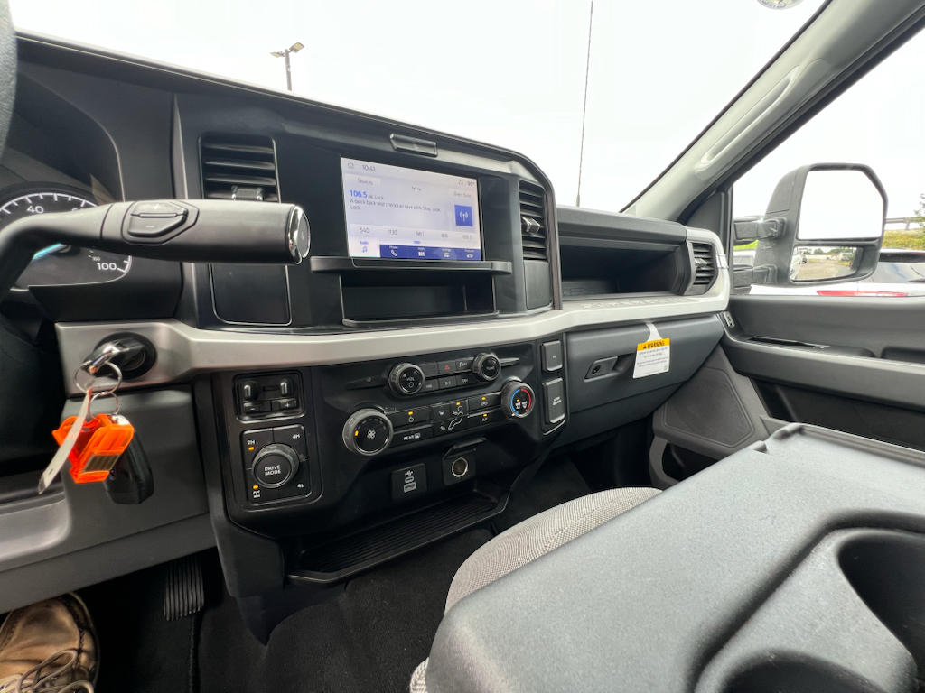 Vehicle photo 19