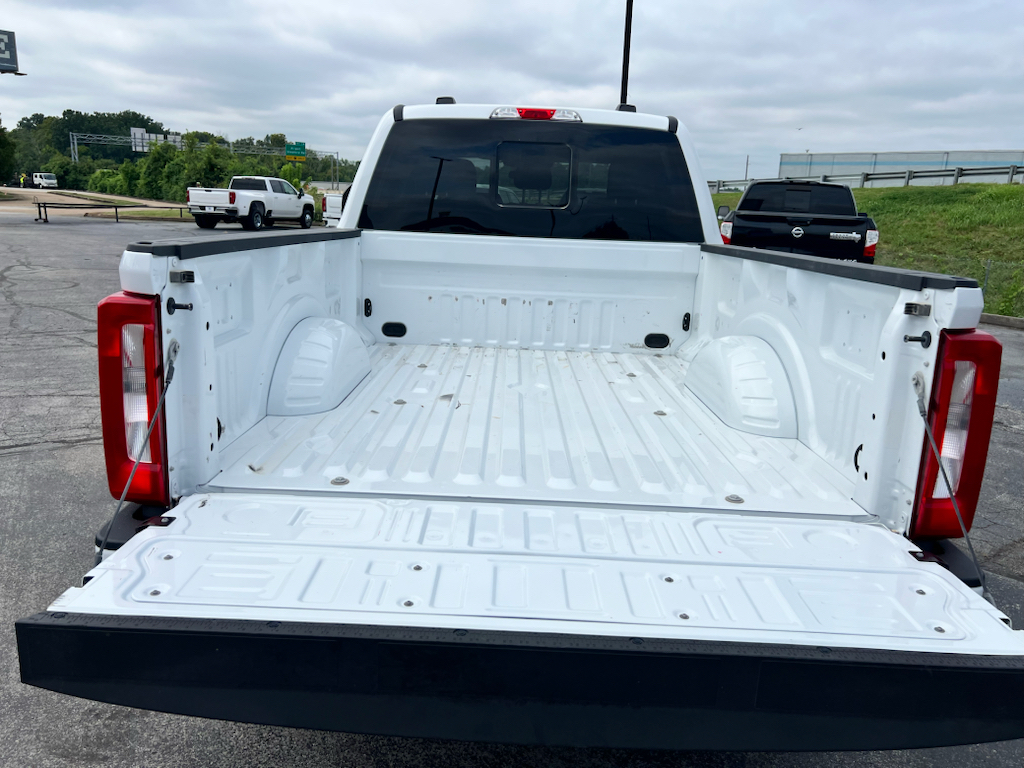 Vehicle photo 13