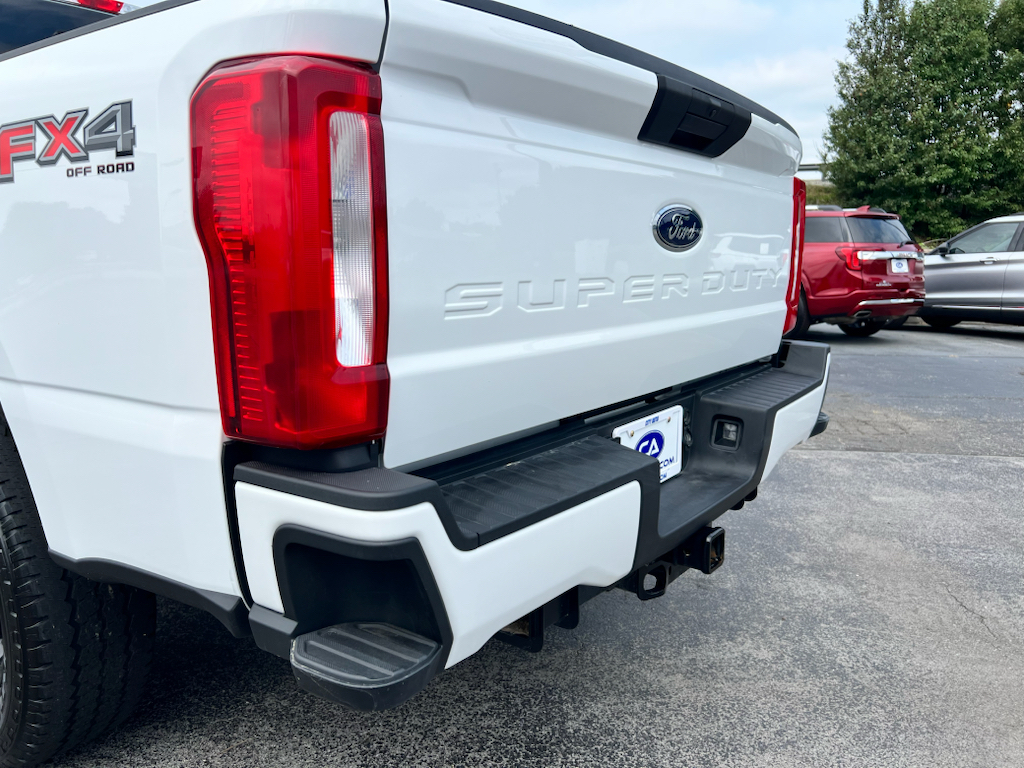 Vehicle photo 10