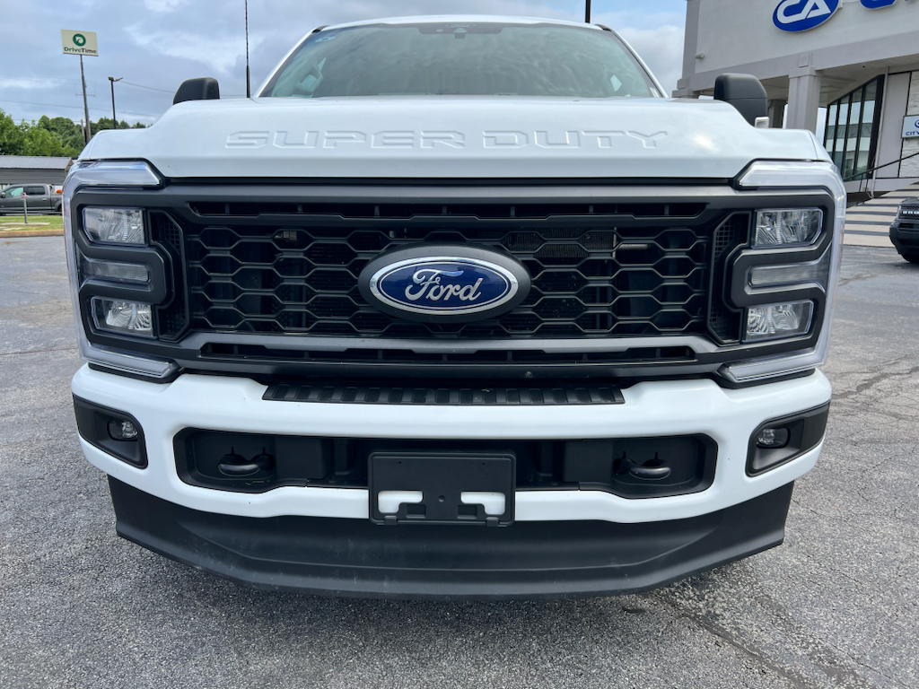 Vehicle photo 3