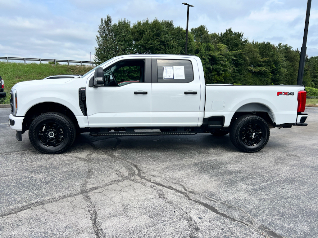 Vehicle photo 5