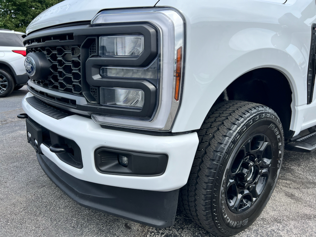 Vehicle photo 4
