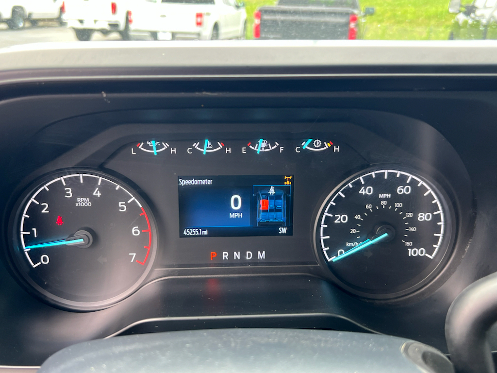 Vehicle photo 17