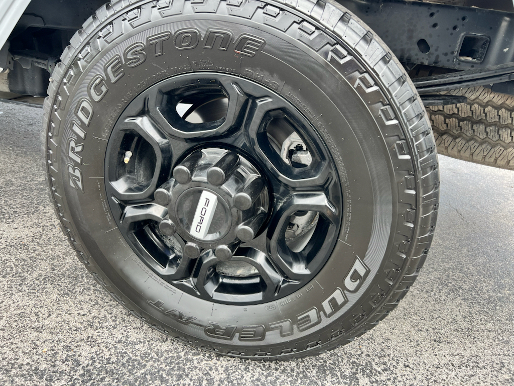 Vehicle photo 9