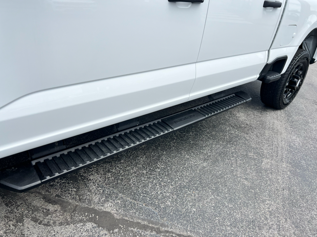 Vehicle photo 6